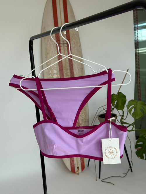 Contrast bottom pink