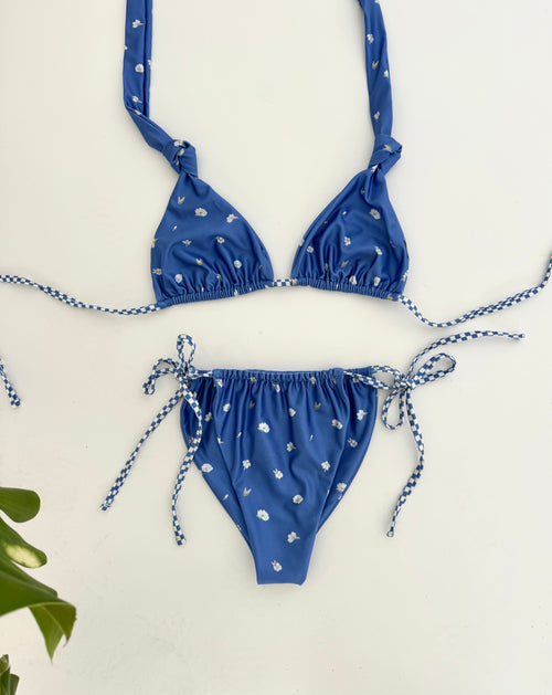 blue flowers top