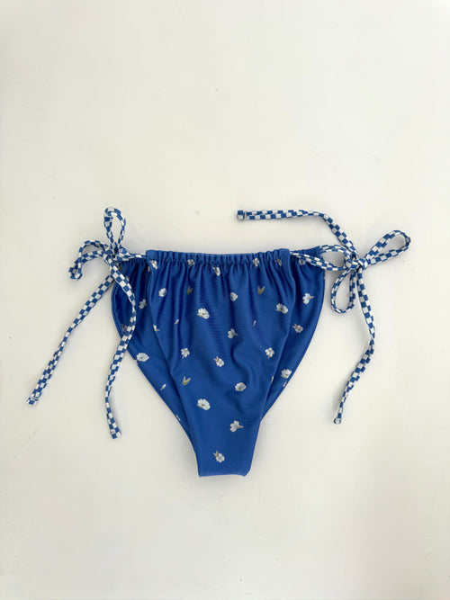 blue flowers bottom